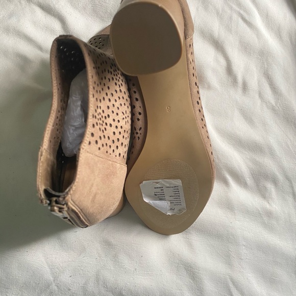 NWT Dressbarn kat cutout wedges pump (8) - Picture 5 of 13